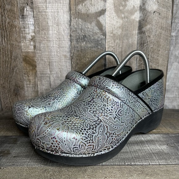 Womens Dansko XP 2.0 Lacey Iridescent Leather Floral Comfort Clogs Size EU 40 - Picture 2 of 9
